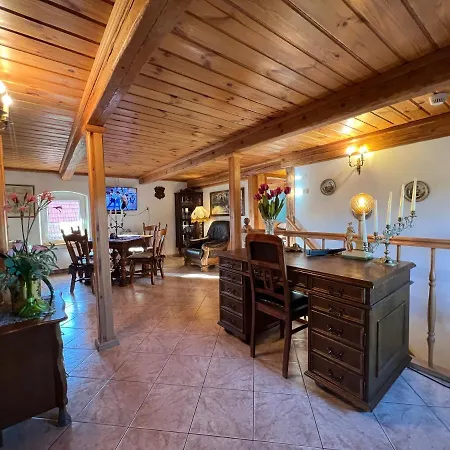 Zacisze 13 Apartmán *