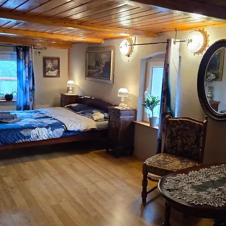 Zacisze 13 * Leśna