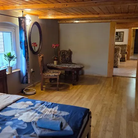 Zacisze 13 Apartmán *